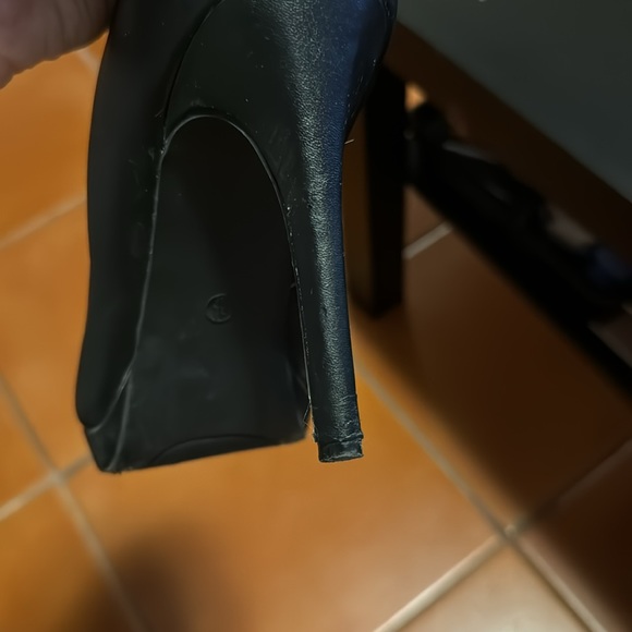 Black heels - Picture 6 of 8